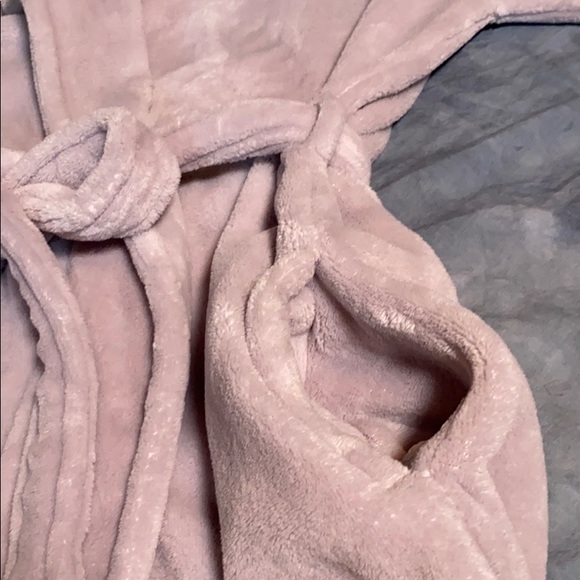 ❌SOLD❌ - Calvin Klein Long Sleeve Plush Robe - Picture 14 of 16